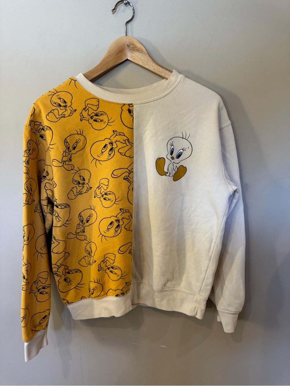 Looney Tunes Tweety Bird Colorblock Crewneck Sweatshirt Women’s Small - Picture 2 of 6